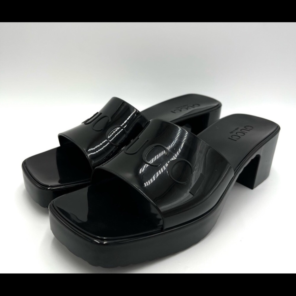 Gucci rubber platform sliders. Size 8.5